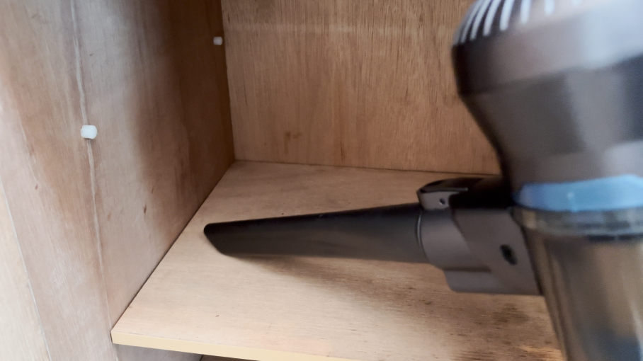 掃除機で吸い取る