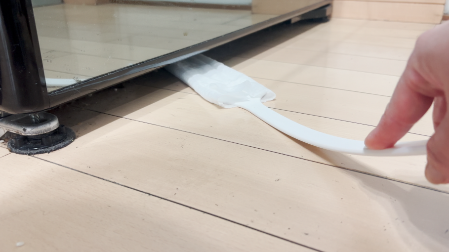 すき間を拭き取る