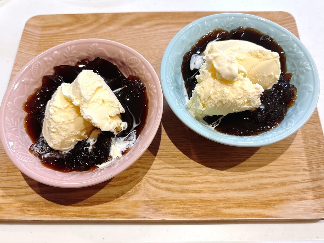 アイスクリームをのせて完成
