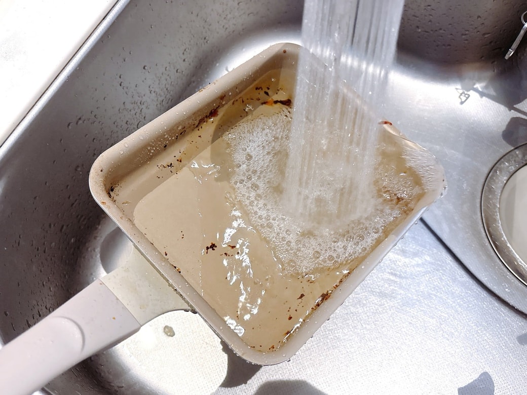 焦げ付きは水洗いで簡単に落ちた