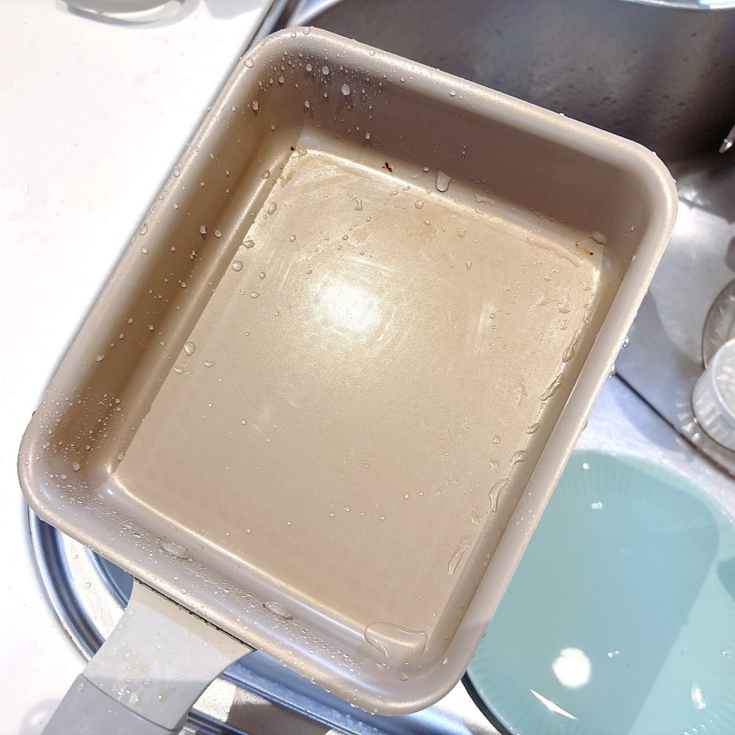 泡タイプの洗剤を使うと、こすらなくてもここまでキレイになる