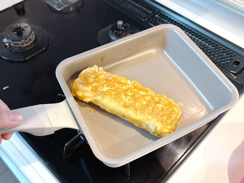 ド滑りパンの上で玉子焼きがつるつる動く