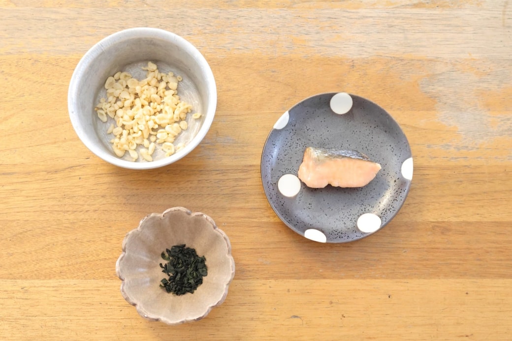 「鮭とわかめと天かすのおにぎり」