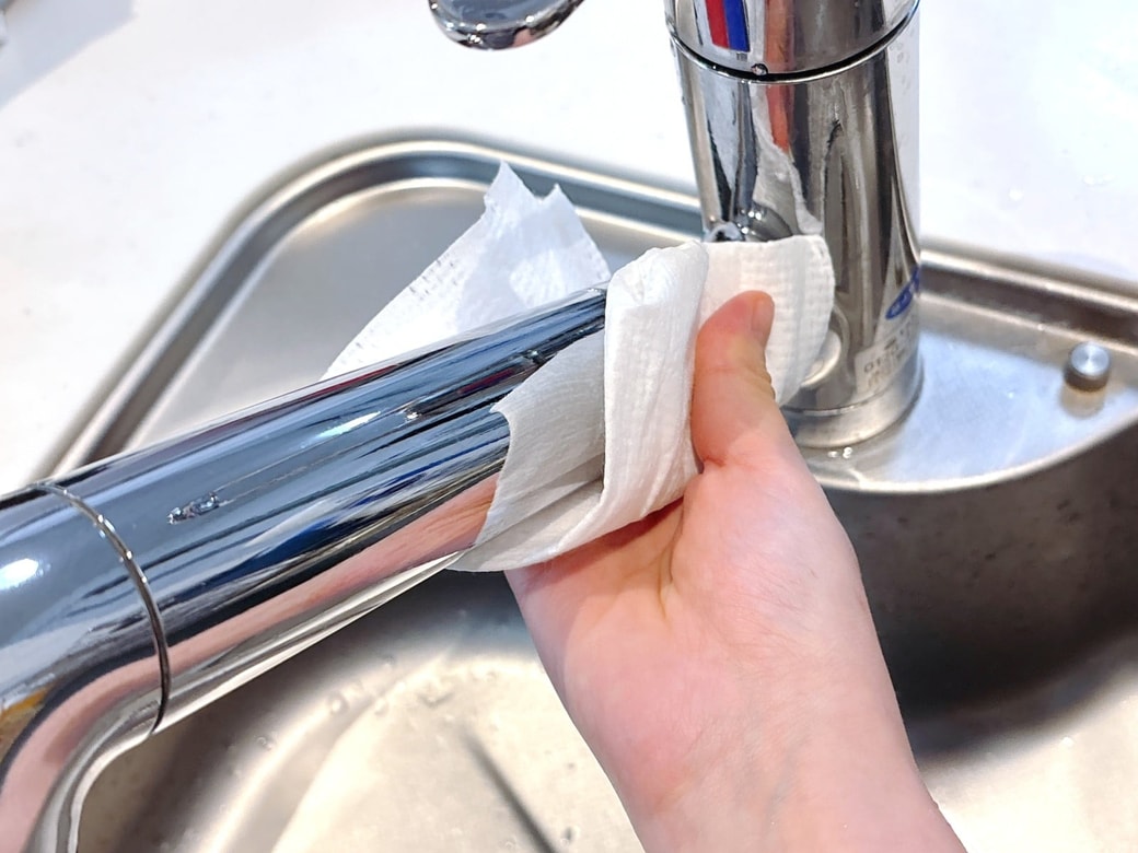 シートで水栓を拭くだけ