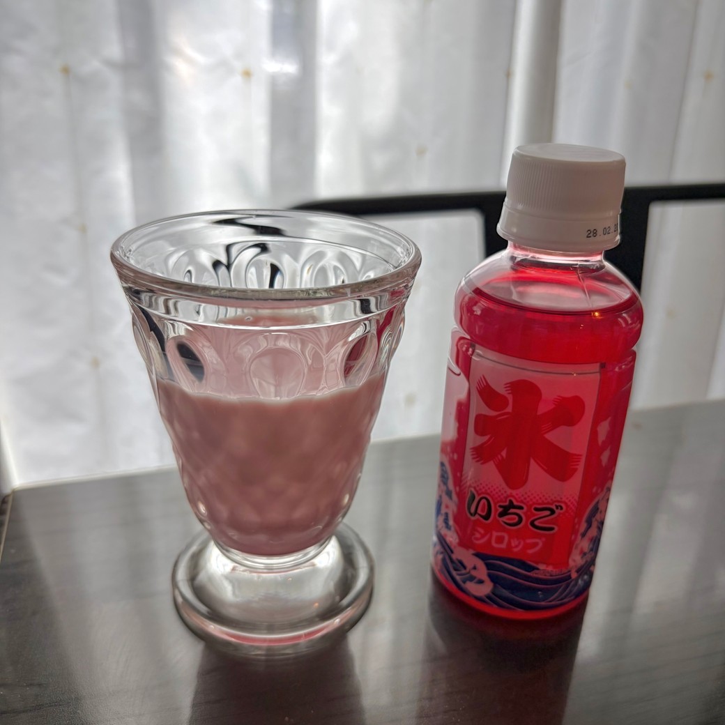 いちごみるくとイチゴシロップの写真