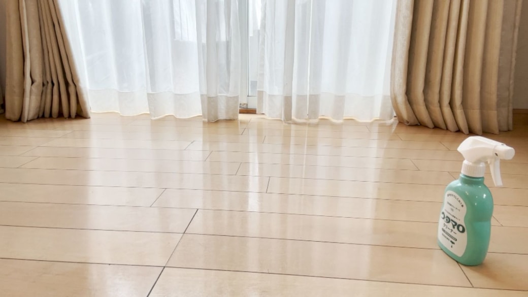 掃除後のフローリング床