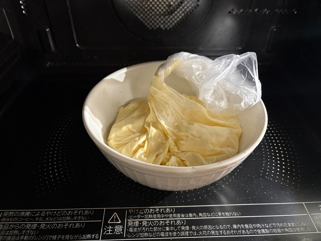 袋の口は結ばずに電子レンジで加熱する