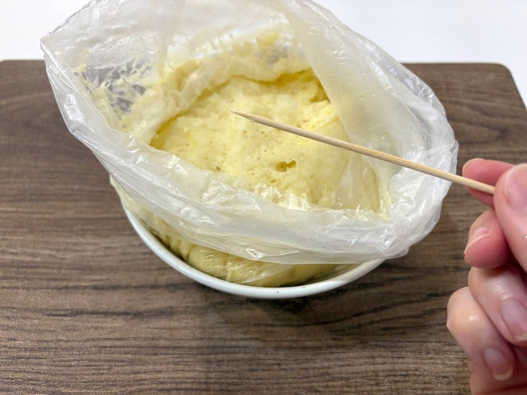 竹串を刺して生地がつかなければ完成