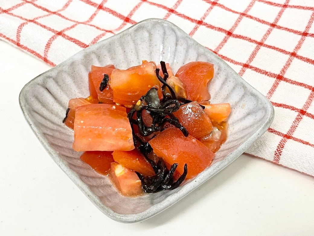 トマトの塩昆布和え