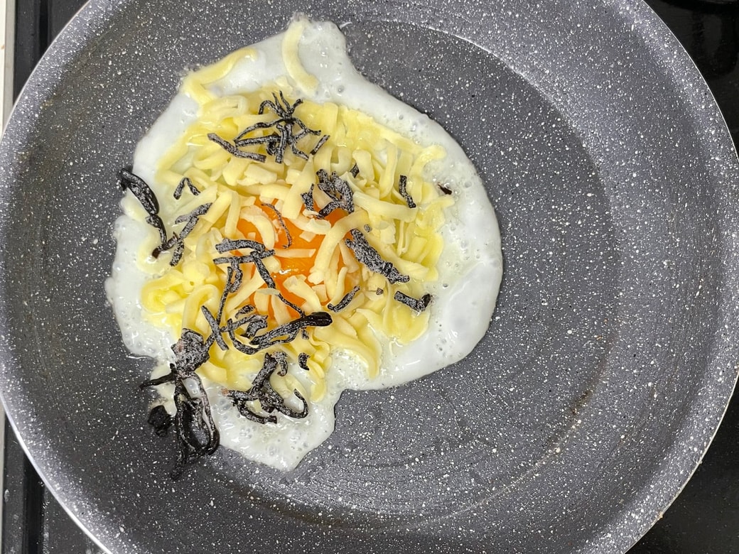塩昆布チーたまごはん