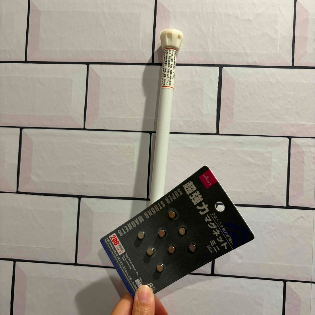 つっぱり棒とマグネットの写真