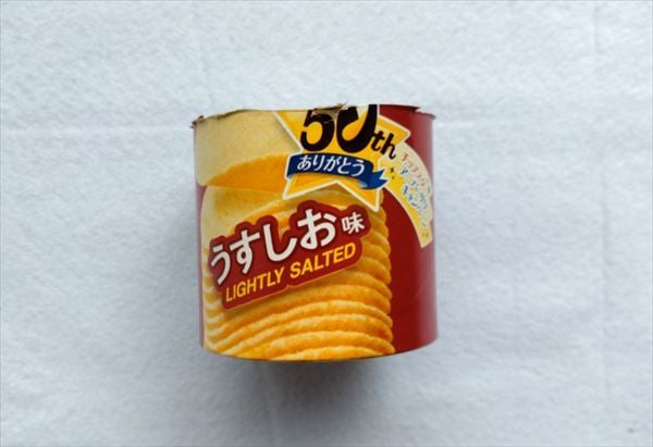 チップスターの空き箱を切ったところ