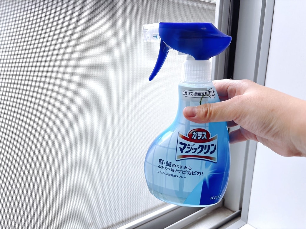 網戸掃除に使う「ガラスマジックリン」