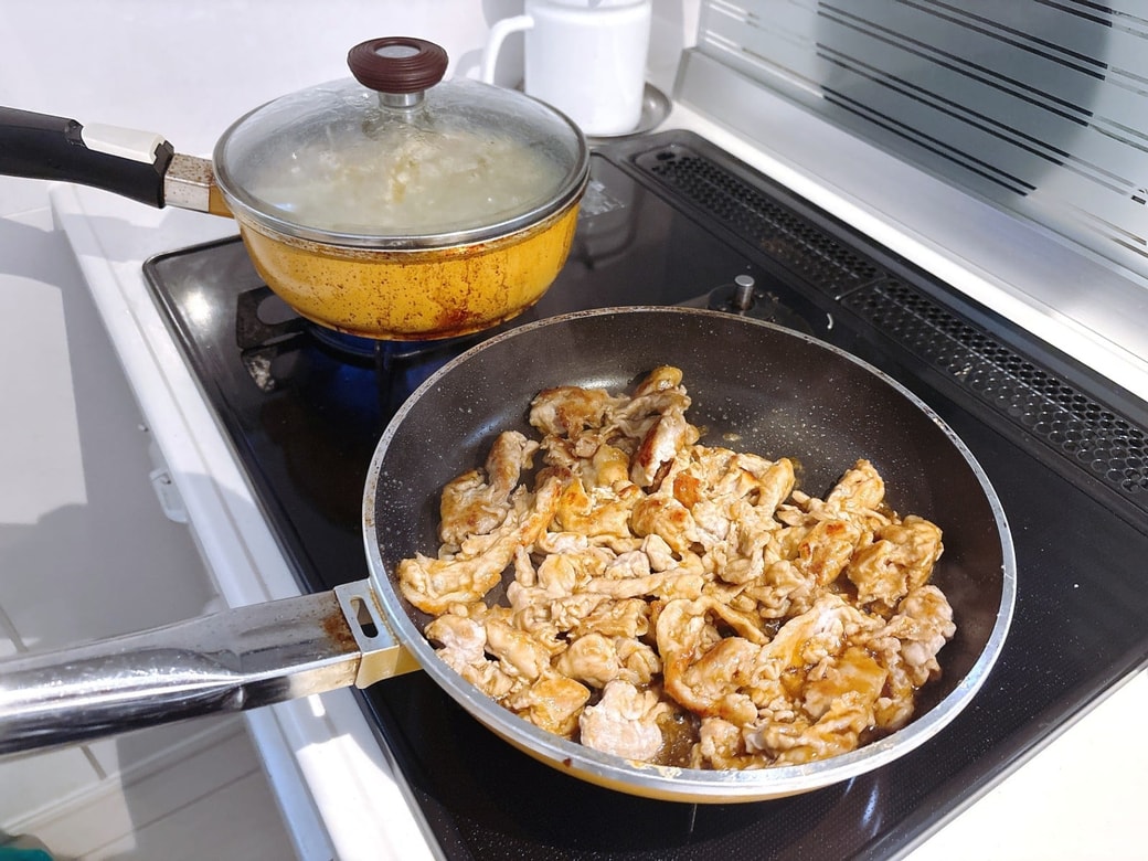 朝のうちに夕飯の準備をする