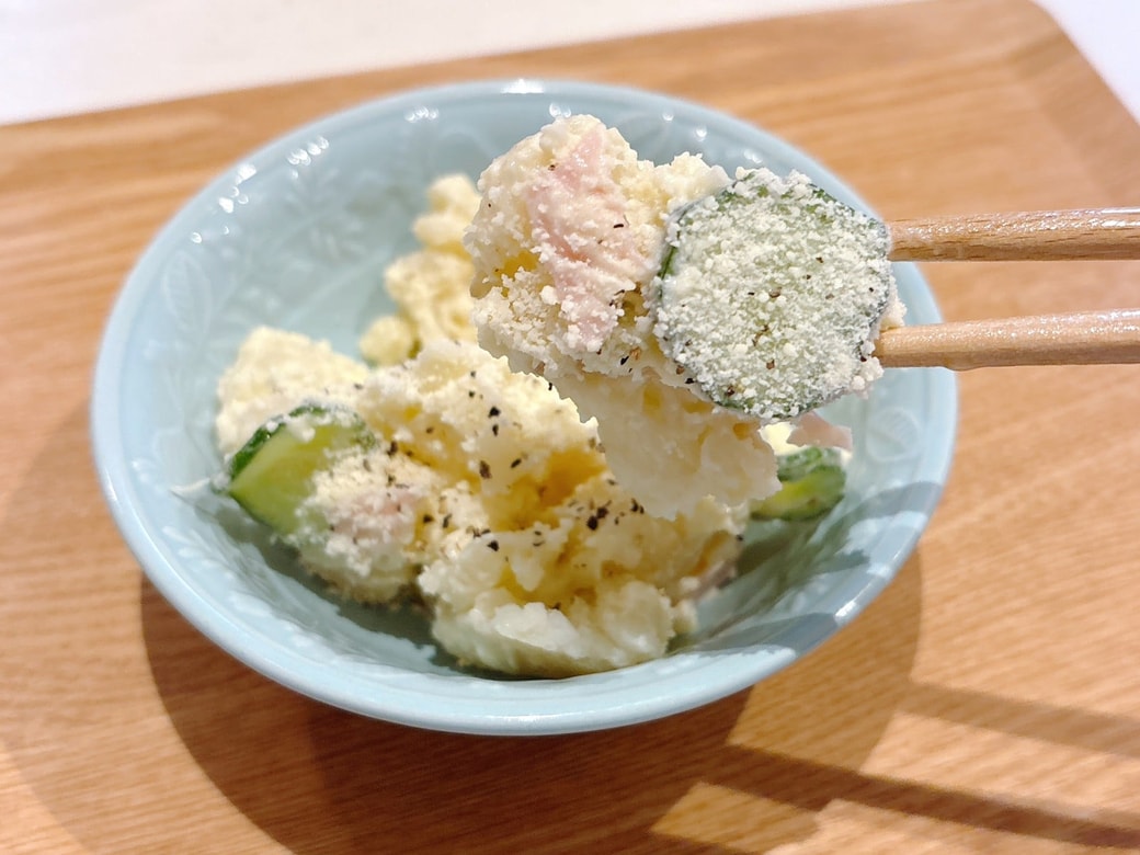 粉チーズをかけると味がはっきりする