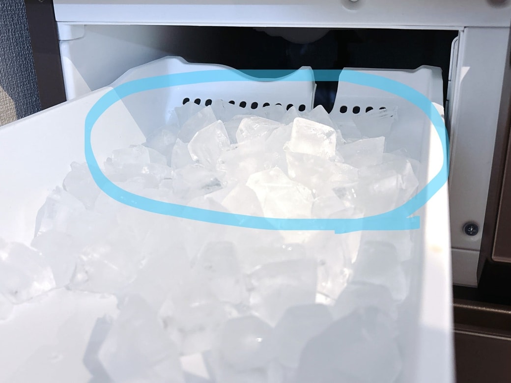 原因②貯氷ケースの奥に氷が溜まっている