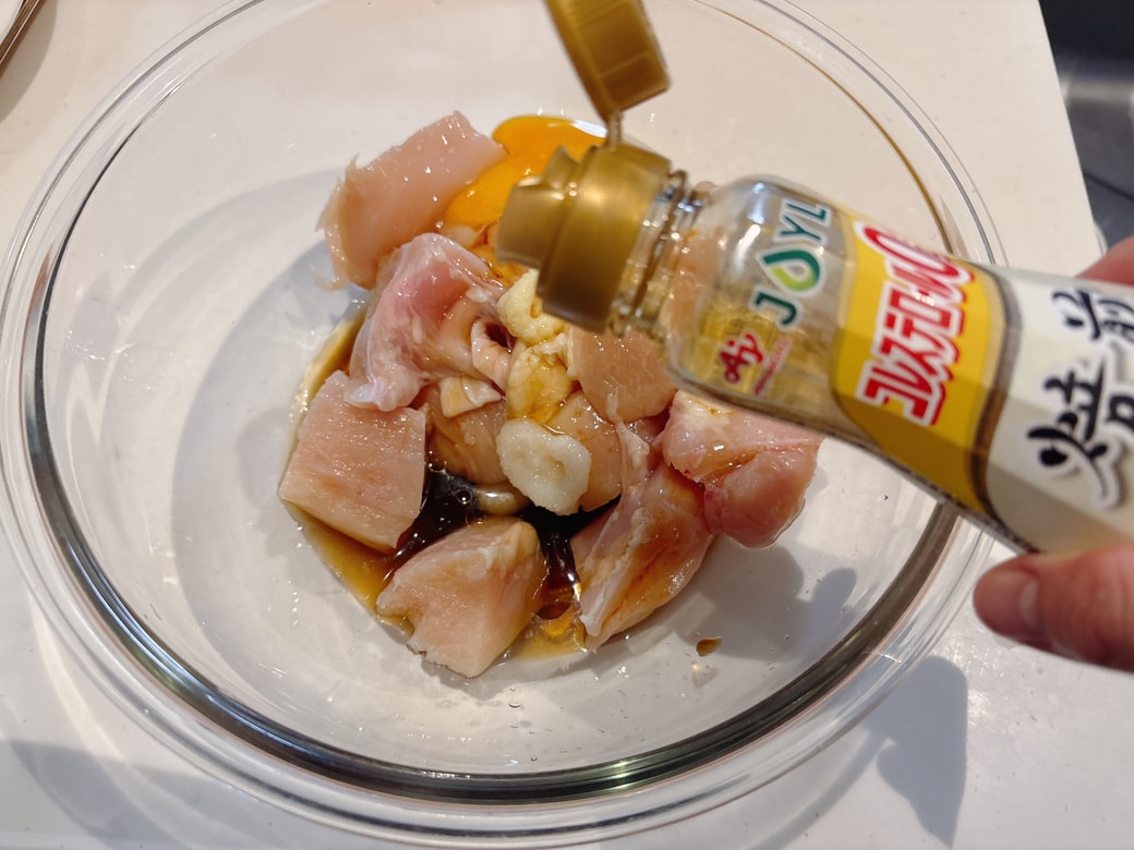 鶏むね肉に下味をつける
