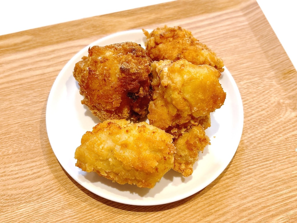 できあがったごま油風味の唐揚げ