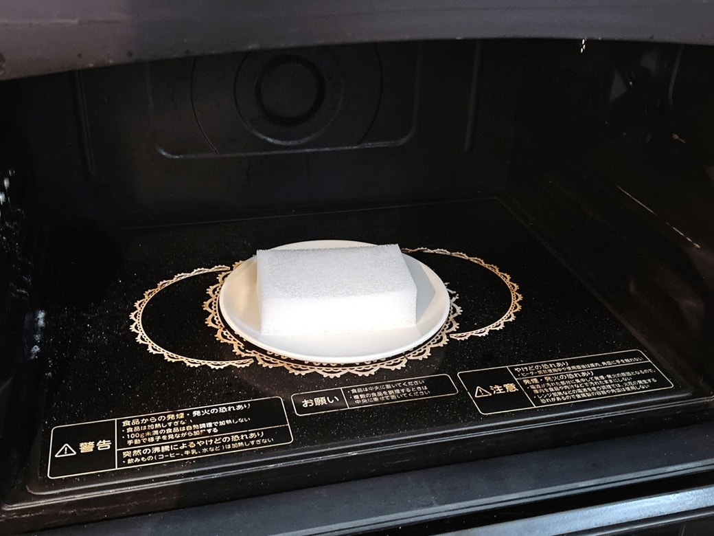 電子レンジのターンテーブルに置く