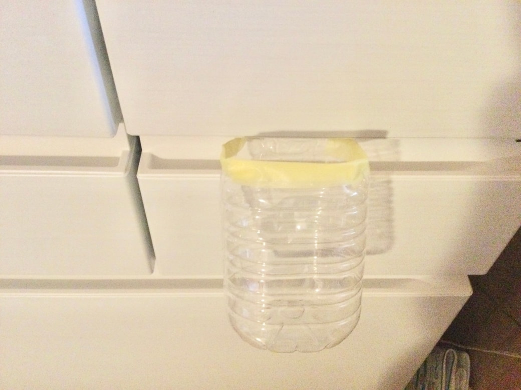 ペットボトルをゴミ入れとして再利用