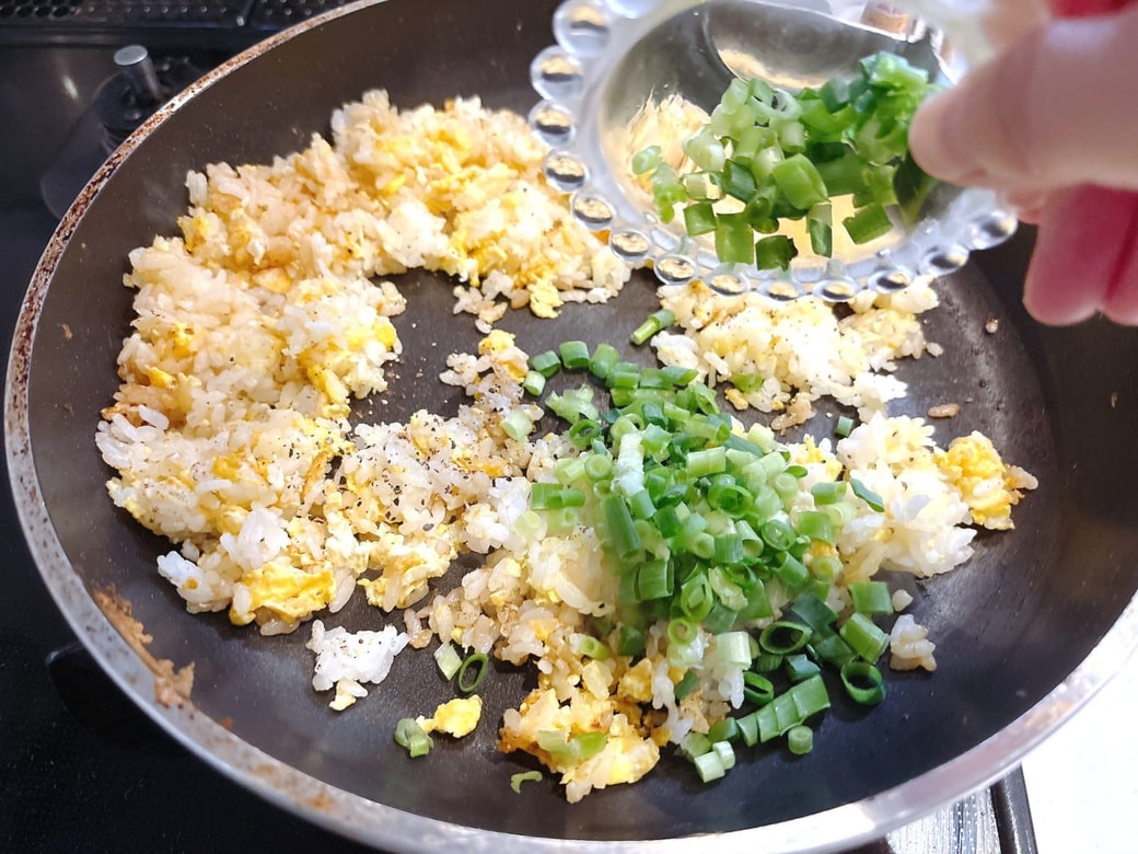 ねぎを加えてさっと炒めたらできあがり