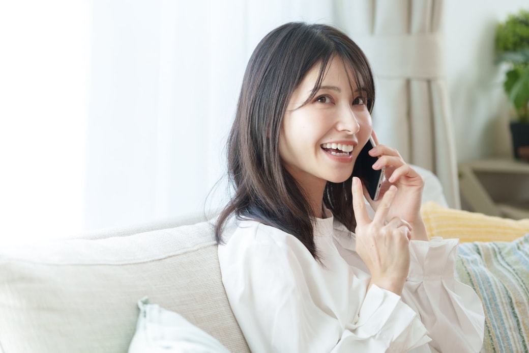 通話する女性