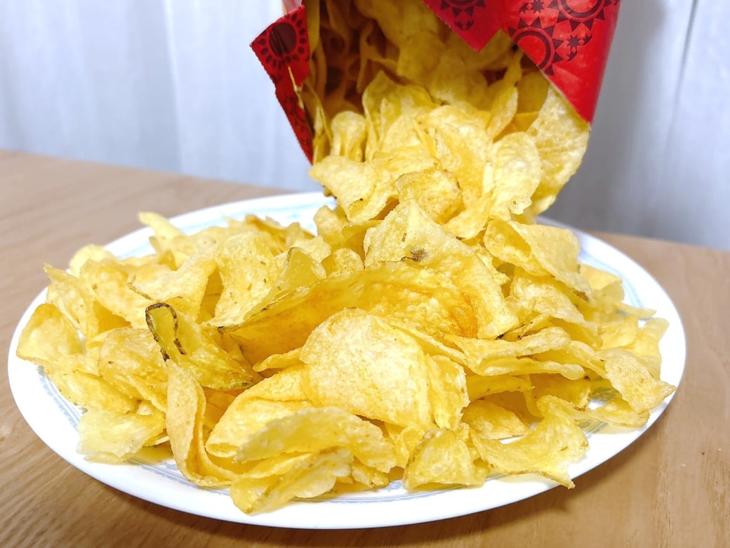 袋を開けるとポテトの山