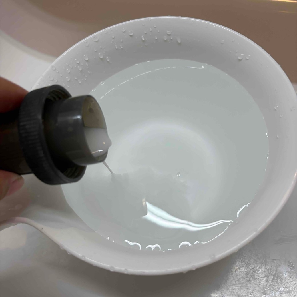 水に柔軟剤を入れたところ