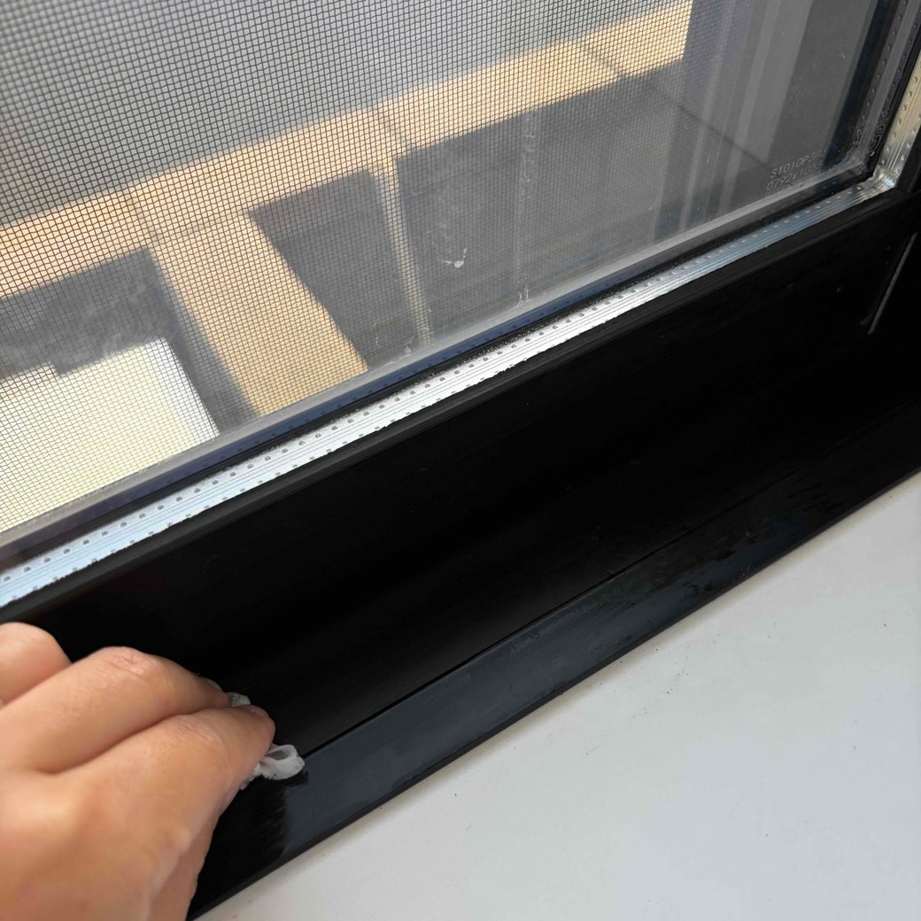 窓サッシを掃除したところ