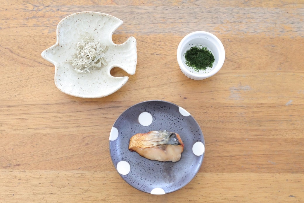 「さばととろろ昆布と青のりのおにぎり」