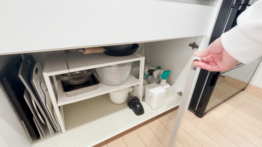 扉を開ける
