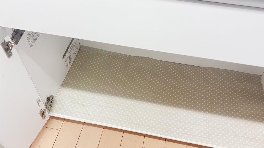 扉をしばらく開けて乾かす