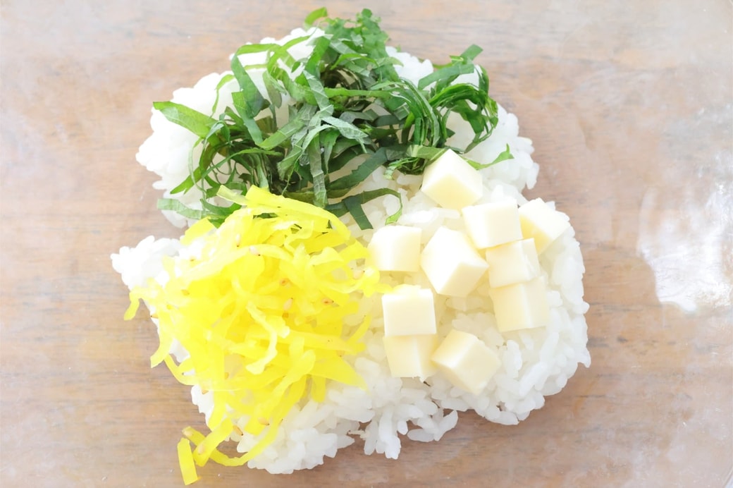 「たくあんとチーズと大葉のおにぎり」