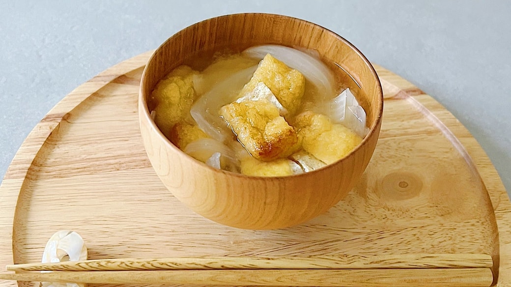 新玉ねぎと焼き油揚げのみそ汁
