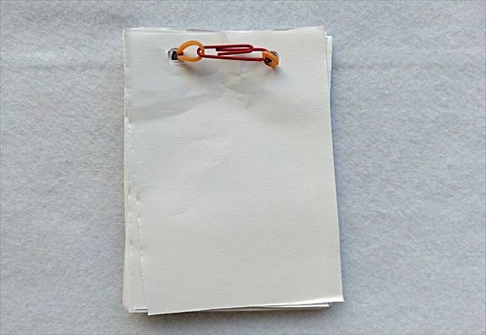 輪ゴムをゼムクリップに通したところ