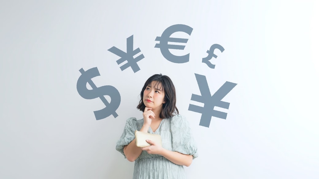 お金のことを考える女性