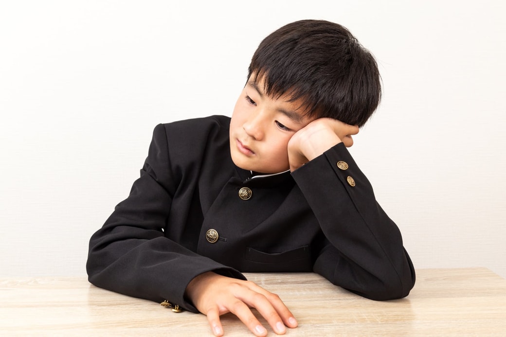 悩む子ども