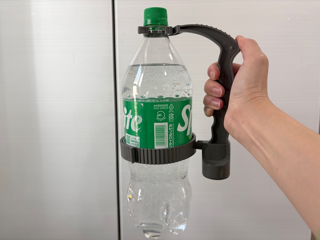 丸型の1.5Lペットボトルにも取り付けられた