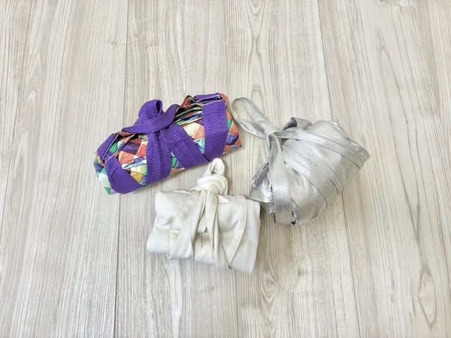 手のひらサイズにまとまったエコバッグ
