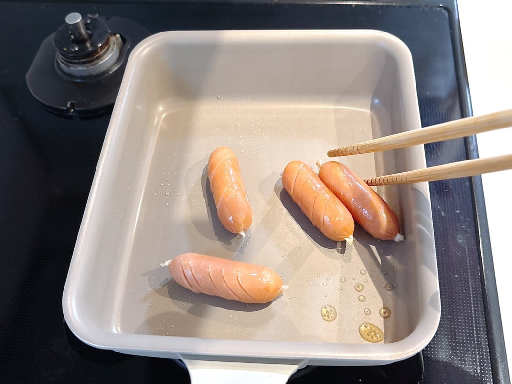 ウインナーをじっくり炒める