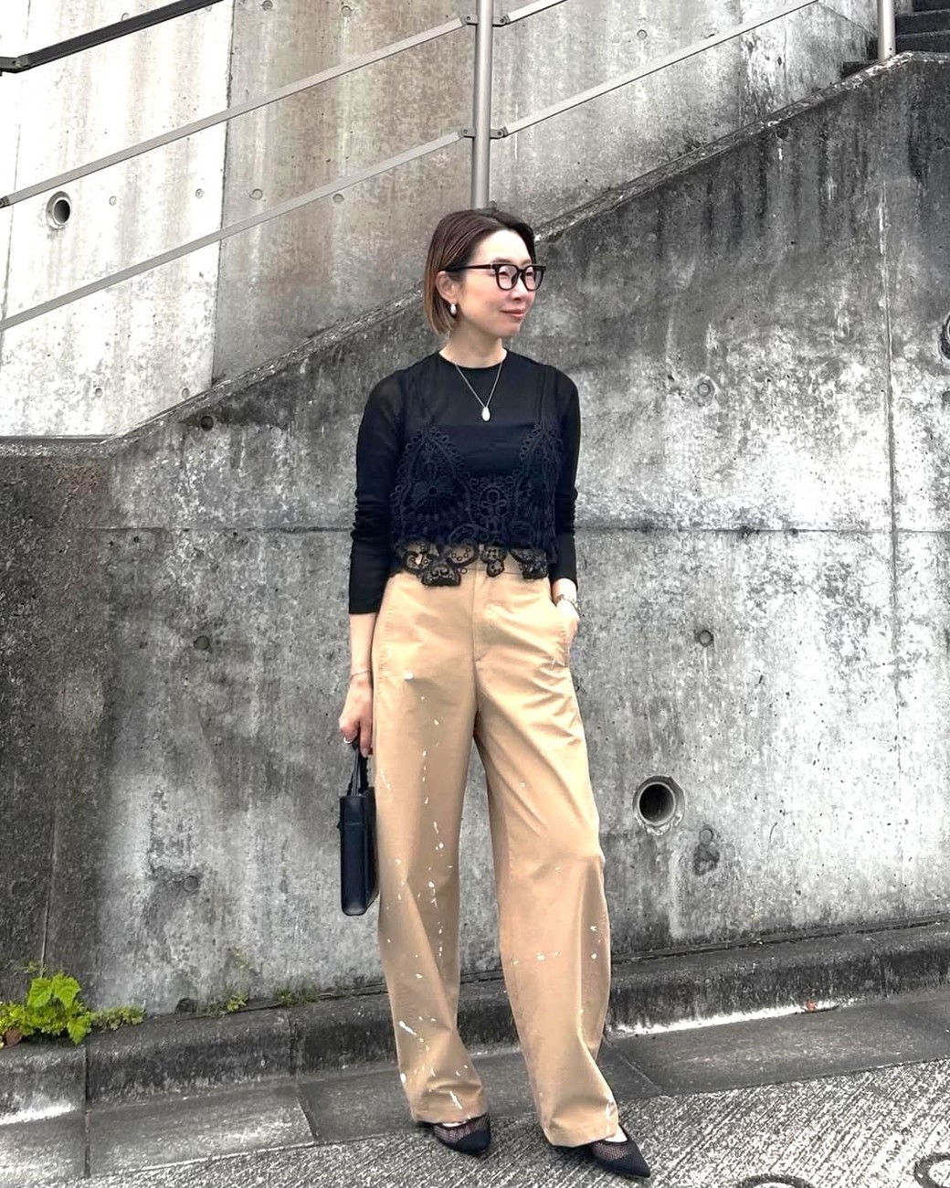 黒レースでおしゃれを格上げ。