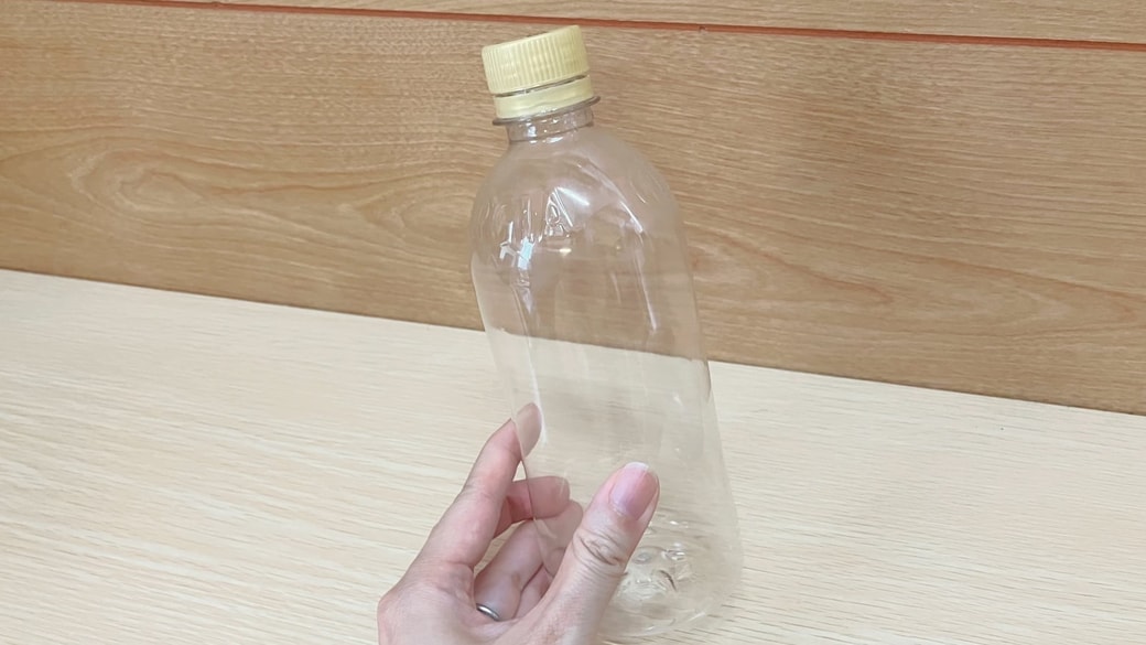 準備するのは、500mlのペットボトル