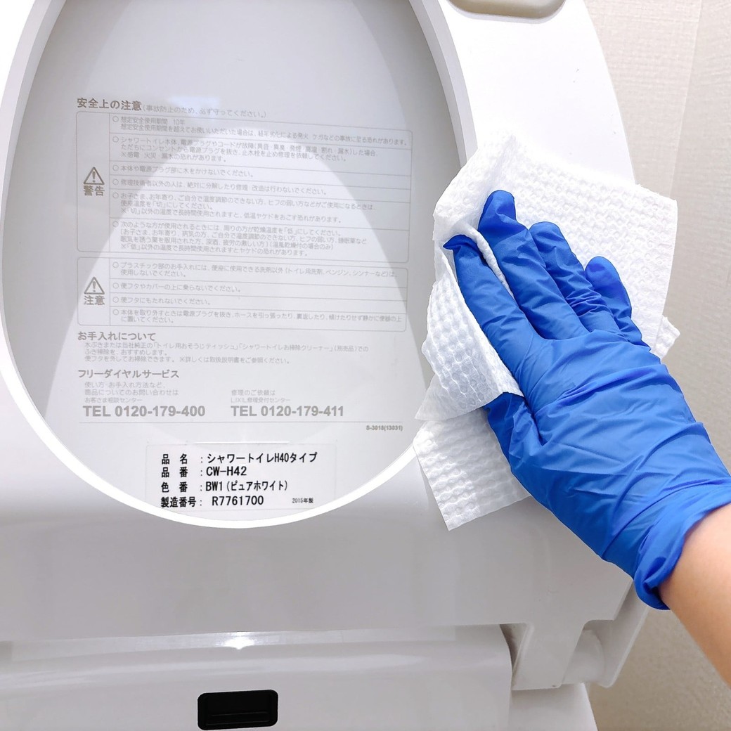 トイレ用お掃除シートで仕上げ拭きをする