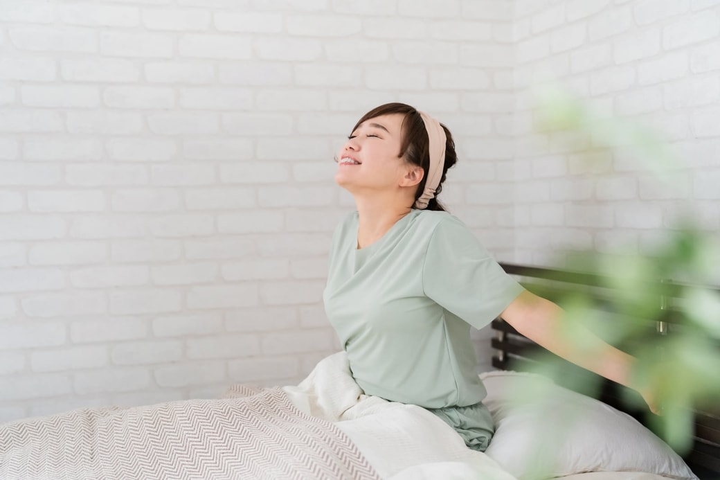 早起きする女性