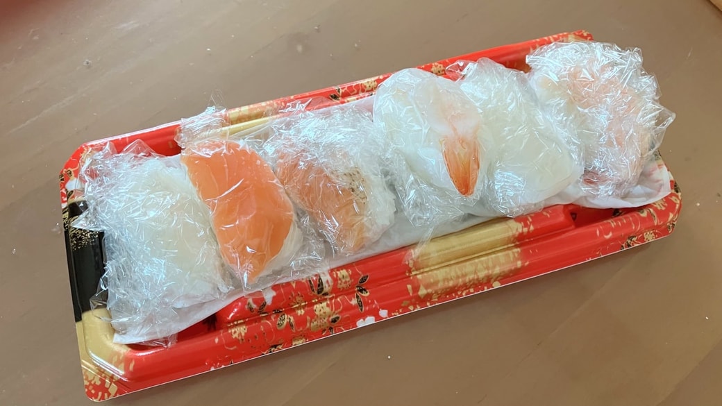 全部ラップで包んだパック寿司