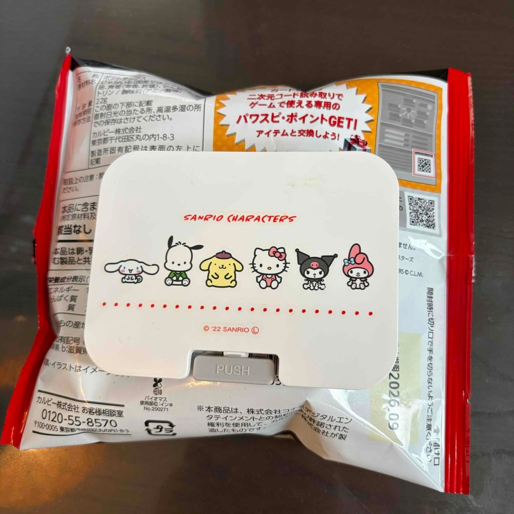 ポテトチップスの袋にウェットシートのフタをつけたところ