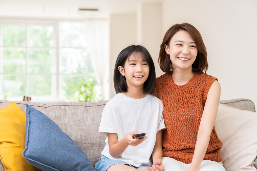 娘とテレビを観る