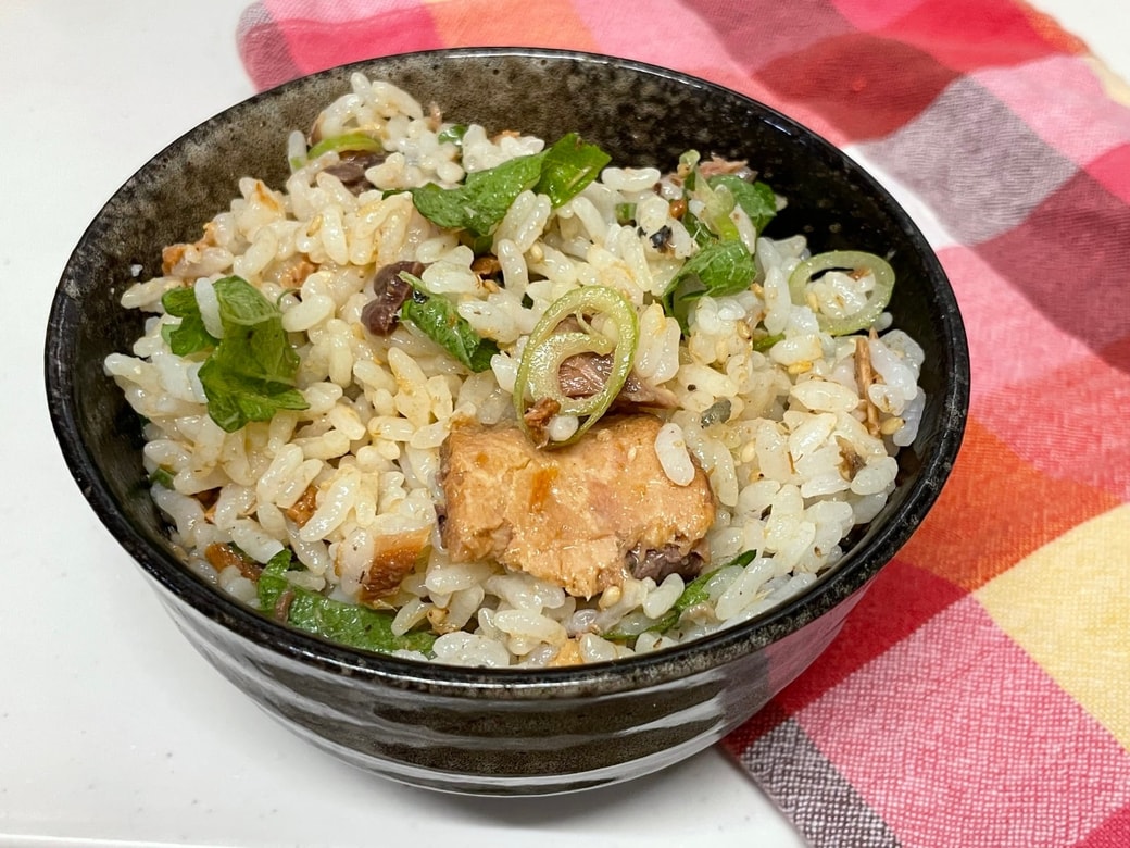 サバの味噌煮缶と大葉の混ぜご飯
