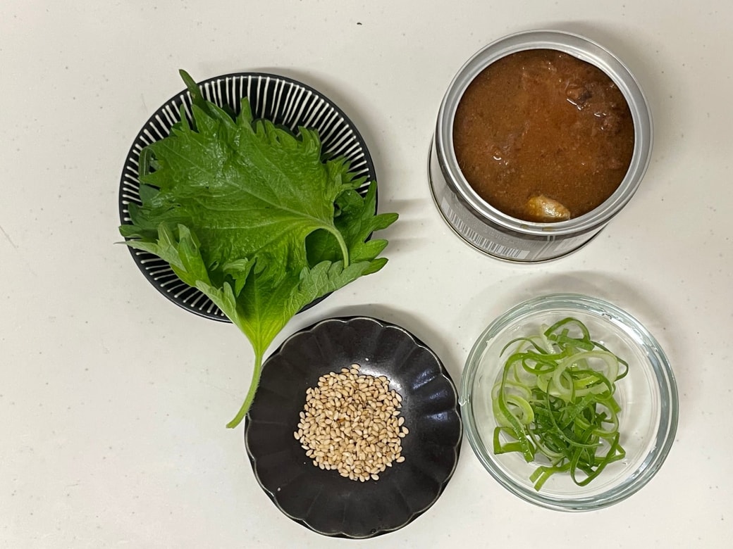 サバの味噌煮缶と大葉の混ぜご飯