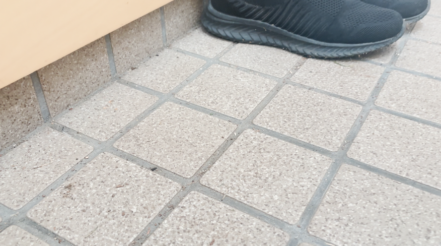 玄関たたきの砂ぼこり汚れ